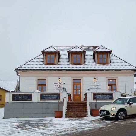 Apartmany Maly Mnich Mníšek pod Brdy Exteriör bild