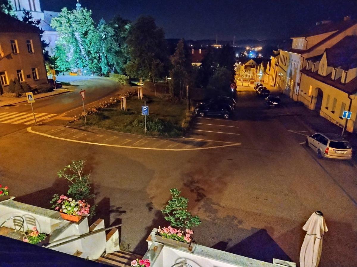 Apartmany Maly Mnich Mníšek pod Brdy Exteriör bild
