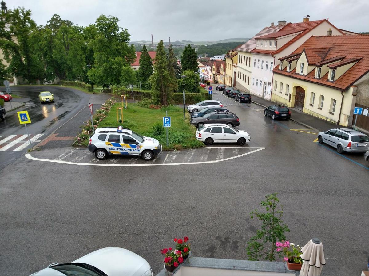 Apartmany Maly Mnich Mníšek pod Brdy Exteriör bild