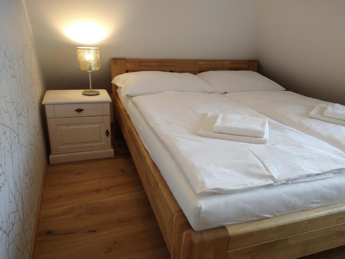 Apartmany Maly Mnich Mníšek pod Brdy Exteriör bild