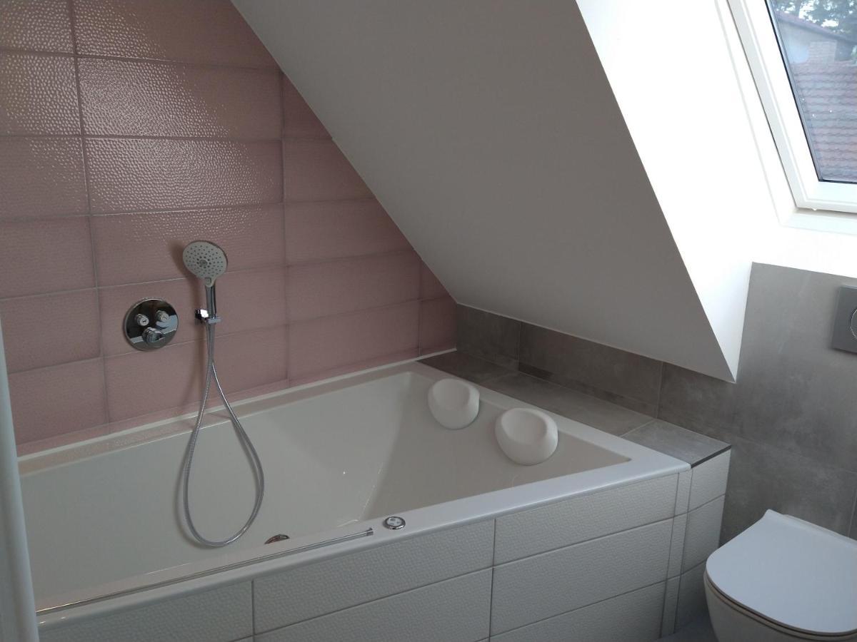 Apartmany Maly Mnich Mníšek pod Brdy Exteriör bild