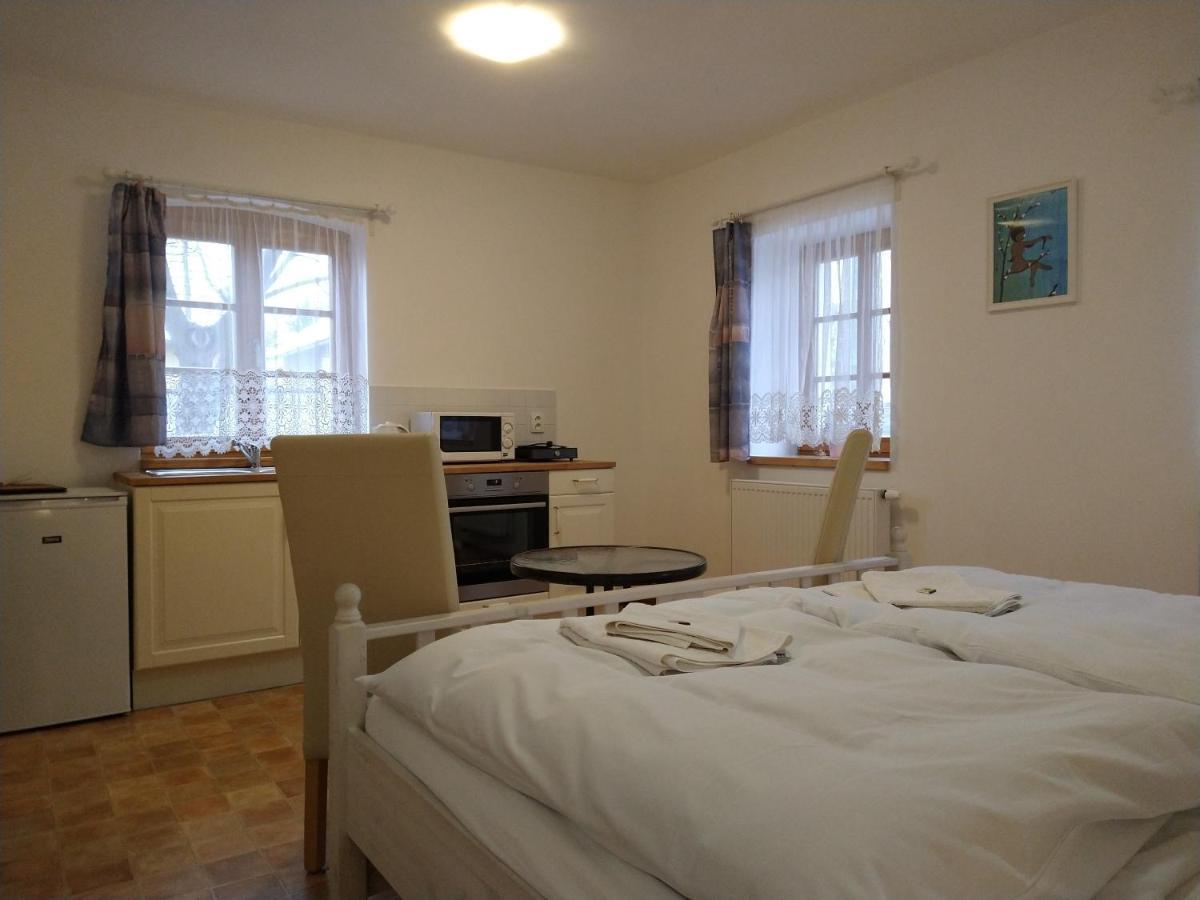 Apartmany Maly Mnich Mníšek pod Brdy Exteriör bild