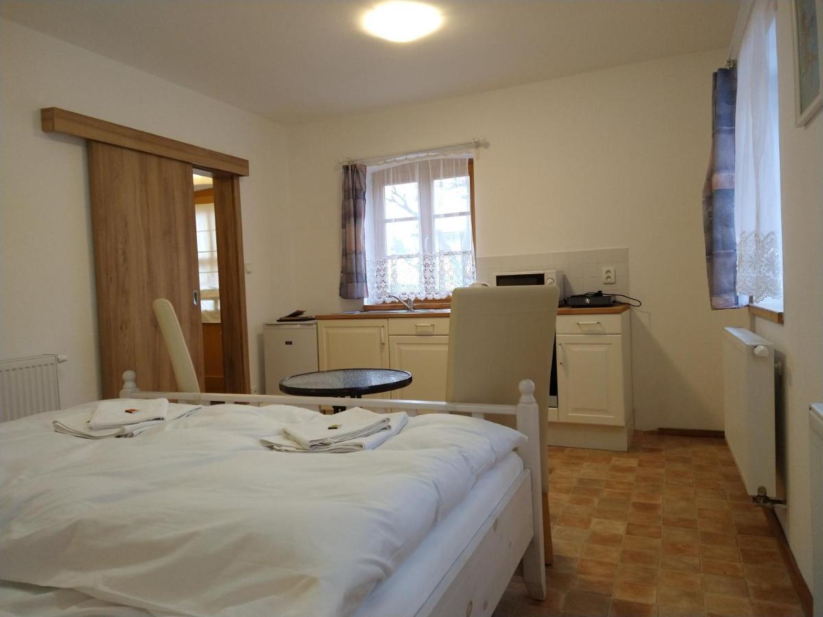 Apartmany Maly Mnich Mníšek pod Brdy Exteriör bild