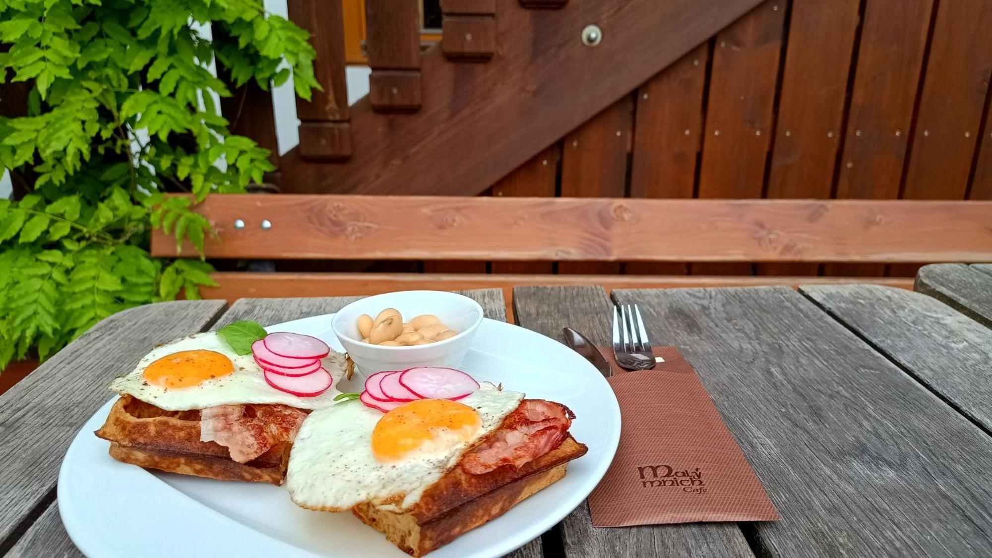 Apartmany Maly Mnich Mníšek pod Brdy Exteriör bild