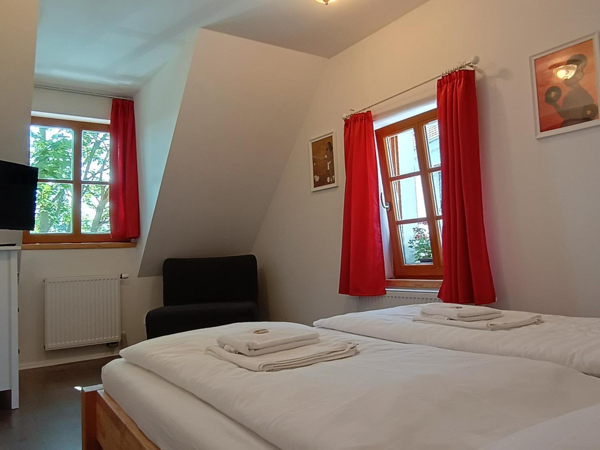 Apartmany Maly Mnich Mníšek pod Brdy Exteriör bild