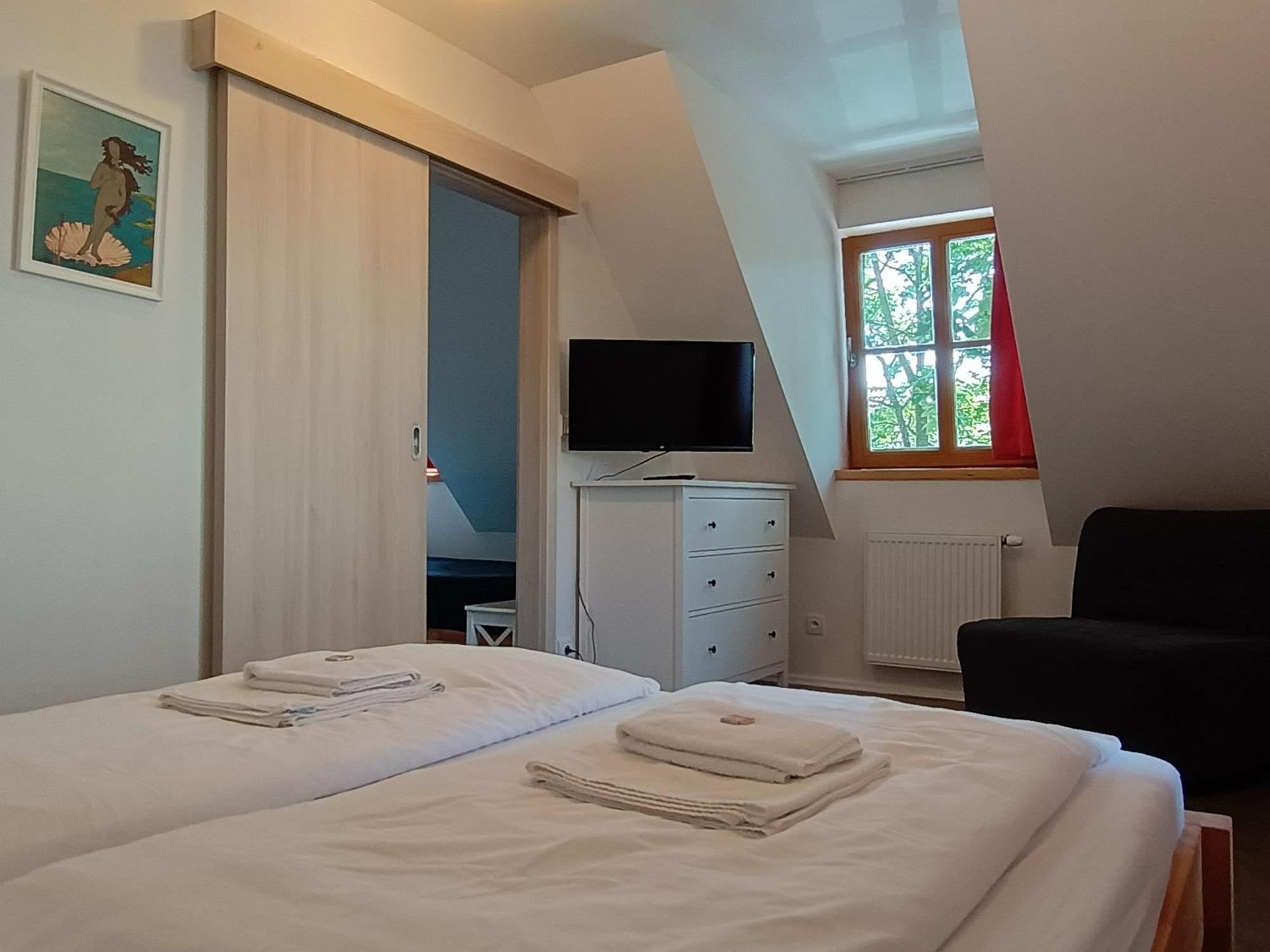 Apartmany Maly Mnich Mníšek pod Brdy Exteriör bild