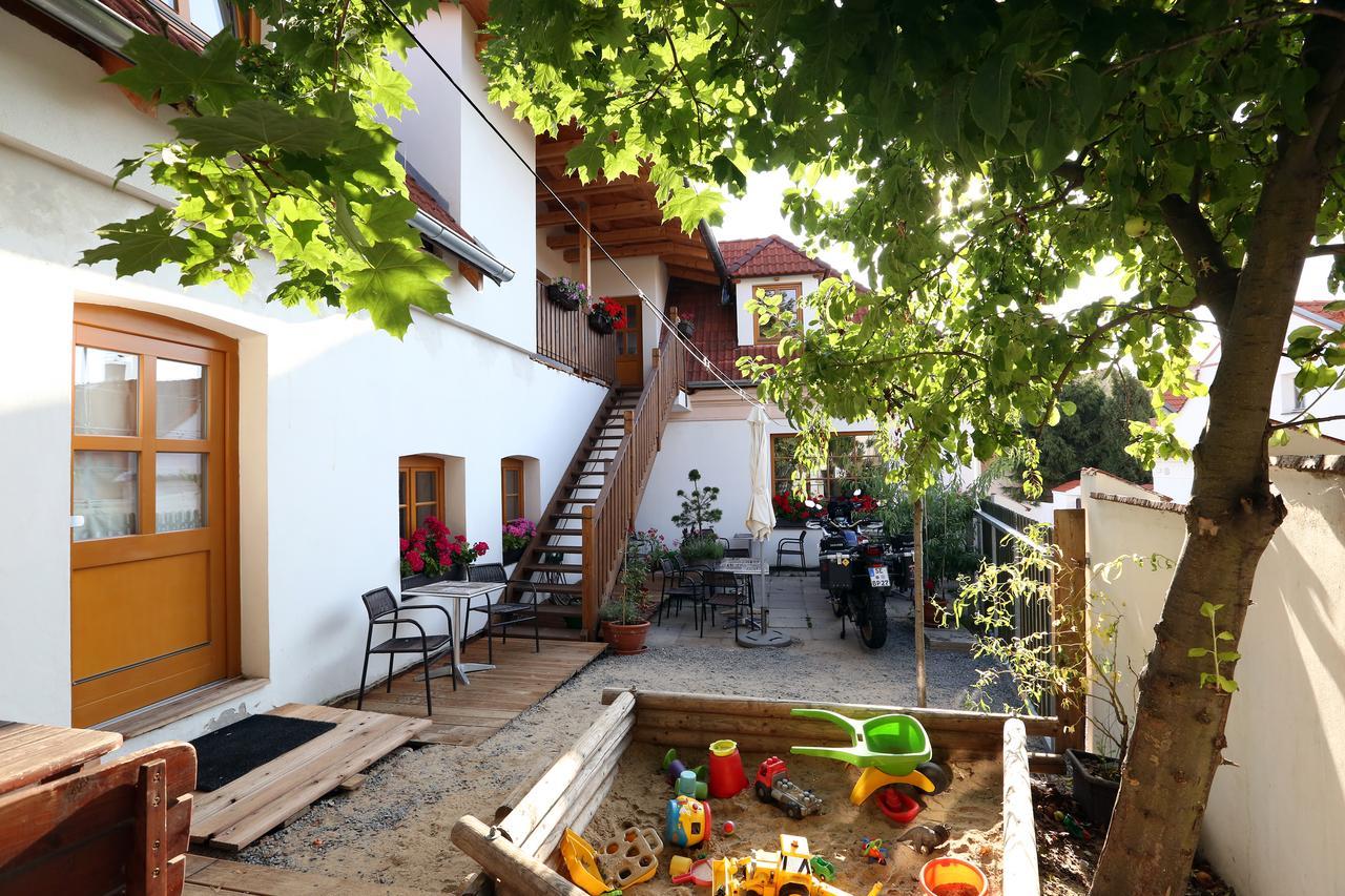 Apartmany Maly Mnich Mníšek pod Brdy Exteriör bild