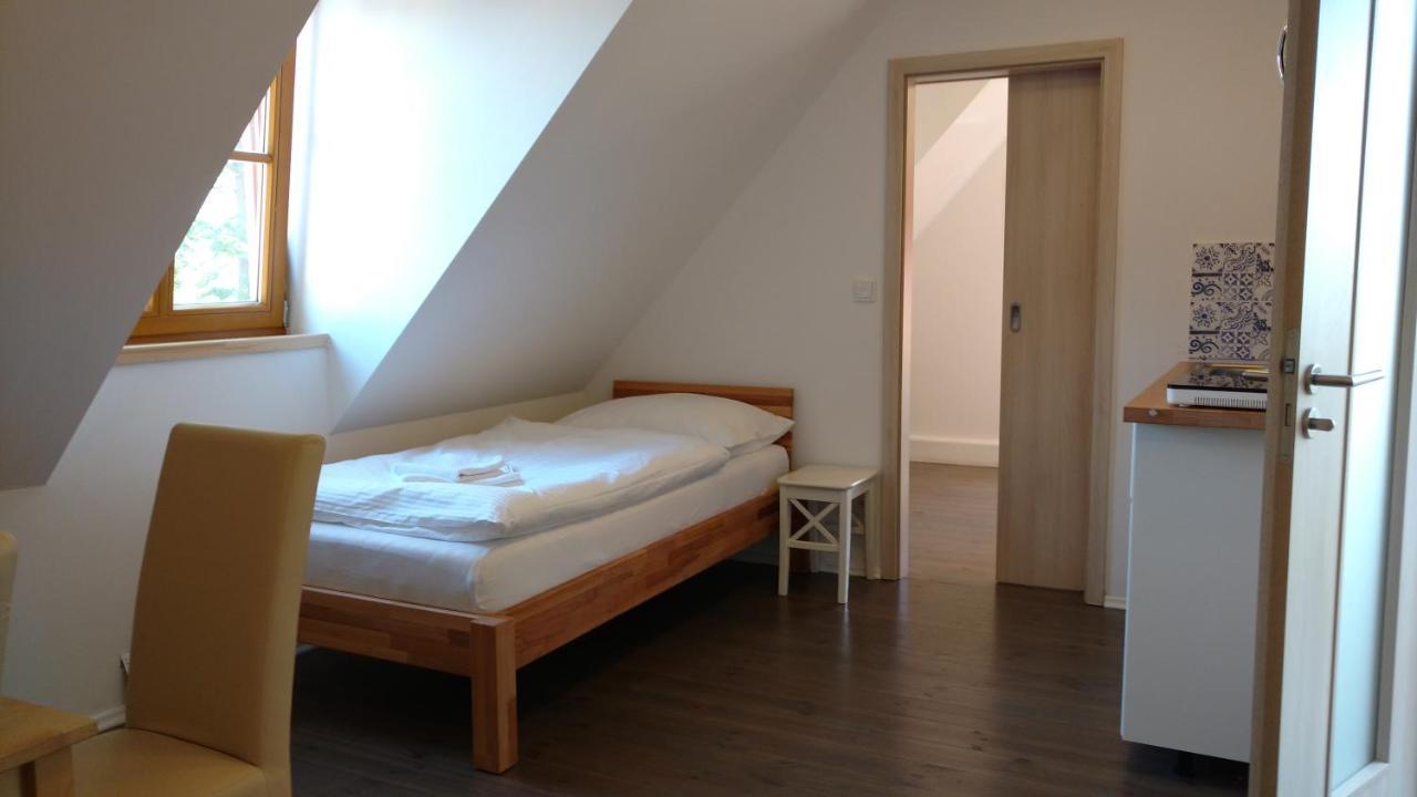 Apartmany Maly Mnich Mníšek pod Brdy Exteriör bild