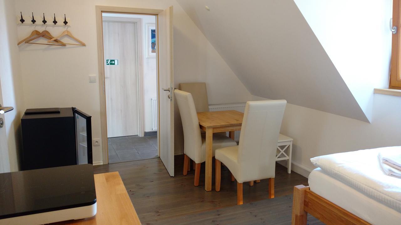 Apartmany Maly Mnich Mníšek pod Brdy Exteriör bild