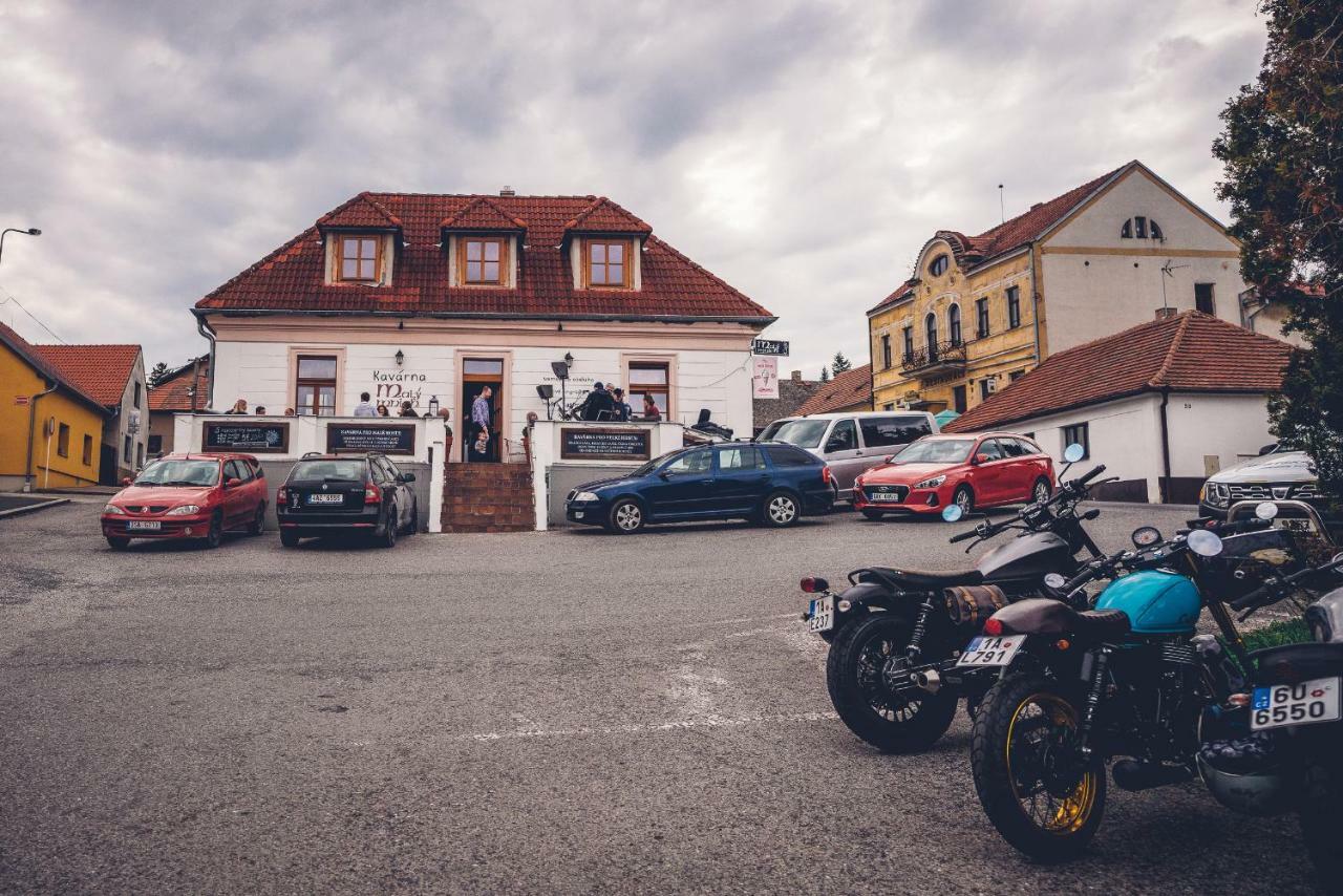 Apartmany Maly Mnich Mníšek pod Brdy Exteriör bild