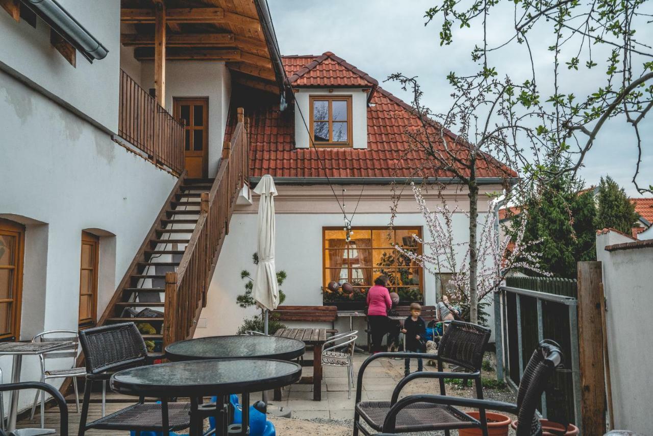 Apartmany Maly Mnich Mníšek pod Brdy Exteriör bild